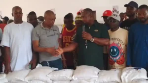 Senator Oshiomhole Distributes 8,500 Bags of Rice and Cash to Constituents